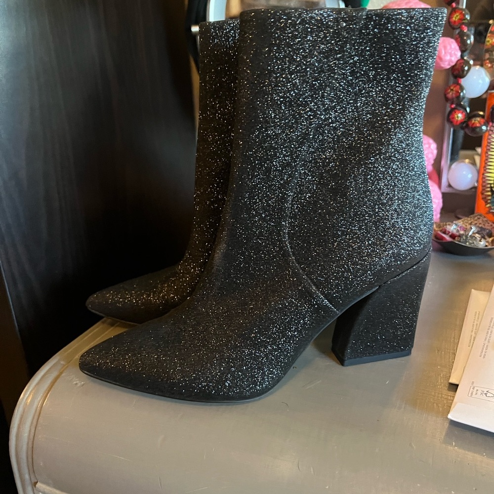 Beautiful Franco Sarto heeled bootie